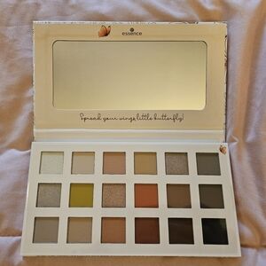 Essence You Give Me Butterflies Eyeshadow Palette